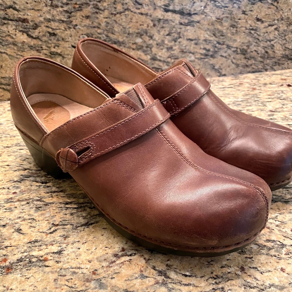 Dansko brown clogs